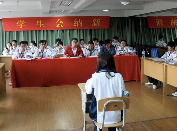 大學學生會面試問題有哪些?面試技巧自我介紹范文