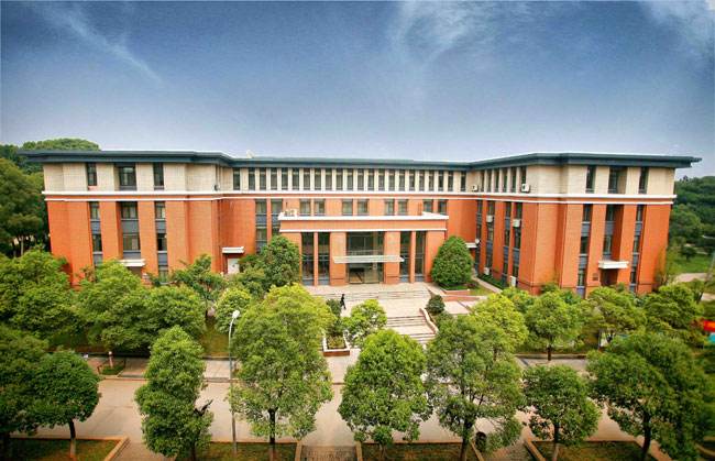 武漢外語外事職業(yè)學(xué)院怎么樣好不好?專業(yè)有哪些?年學(xué)費(fèi)標(biāo)準(zhǔn)多少